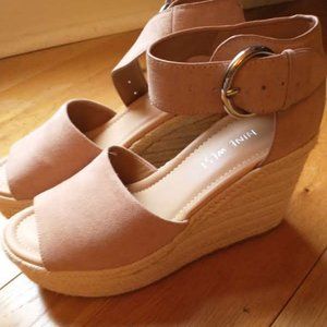 Nine west, suede wedge sandals, NWOT, size 6, light pink